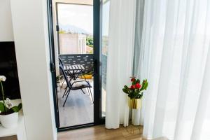 Balkon oz. terasa v nastanitvi Apartment with a sea view.