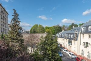 a view of a city with buildings and trees at Nice cocoon with garden near the Bois de Vincennes in Saint-Maurice