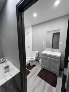 Ett badrum på Sharodon Sands Motel