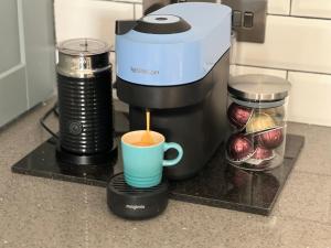 High Street Apartment的咖啡和沏茶工具