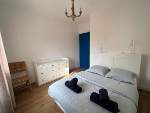 En eller flere senge i et værelse på Appartement Mourillon vue mer