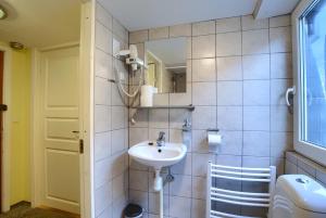 Koupelna v ubytování Ebsens Hotel + 37 fotografií
