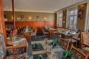 a restaurant with tables and chairs in a room at Ebsens Hotel in Maribo