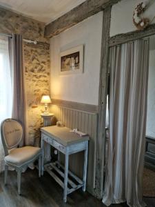 Χώρος καθιστικού στο Au Clair de Vianne -Vue panoramique-chambres indépendantes- Chambre Romance avec jardin et jacuzzi privatifs-calme