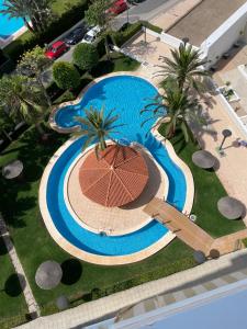 Bazén v ubytování CAPRI-TURIS Luxe Apartamentos nebo v jeho okolí