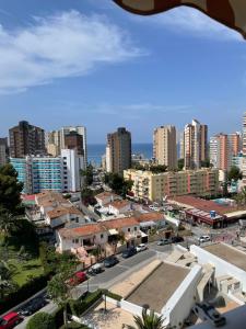 Nespecifikovaný výhled na destinaci Benidorm nebo výhled na město při pohledu z apartmánu