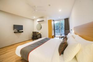 En eller flere senge i et værelse på Super Townhouse 557 Near Golf course road