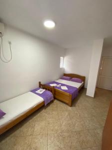 Postel nebo postele na pokoji v ubytování Apartmani Resetar