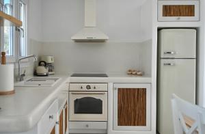 مطبخ أو مطبخ صغير في Pregadi Cycladic Suite