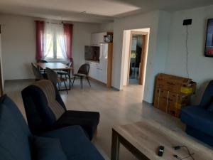 TV a/nebo společenská místnost v ubytování Apartment Karlo