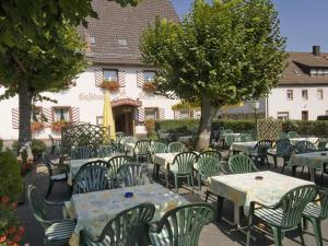 A restaurant or other place to eat at Hotel-Gasthof Rotes Roß