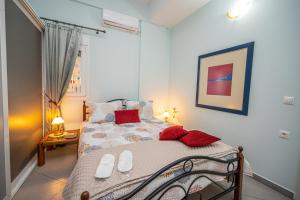 Postel nebo postele na pokoji v ubytování Filoxenos Apartment