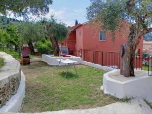 Ogród w obiekcie maria corfu apartments
