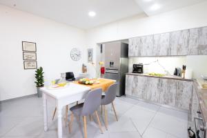 Kuchyň nebo kuchyňský kout v ubytování Filoxenos Apartment
