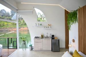 a kitchen with a view of the water at Casa Flotante La Trinidad in Guatapé