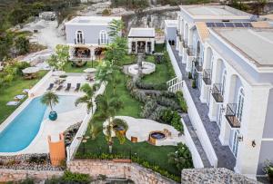 A piscina localizada em Vila Pugliesi Hotel Boutique ou nos arredores