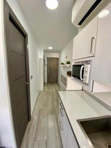 Η κουζίνα ή μικρή κουζίνα στο Loft pineda Beach +14 φωτογραφίες
