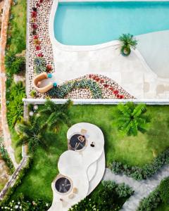 A piscina localizada em Vila Pugliesi Hotel Boutique ou nos arredores