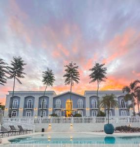 A piscina localizada em Vila Pugliesi Hotel Boutique ou nos arredores