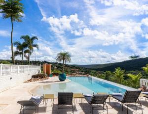 A piscina localizada em Vila Pugliesi Hotel Boutique ou nos arredores