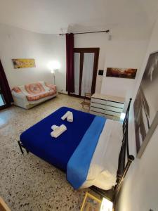a bedroom with a blue bed in a room at Il Giardino su Lido Burrone in Favignana
