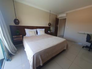 a bedroom with a large bed in a room at Casa 3quartos rota Maragogi Carneiros in São José da Coroa Grande