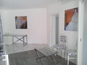 a white room with a glass table and chairs at Relais Marchesi Imperiali B&b in Latiano
