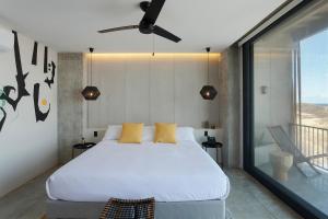 Letto o letti in una camera di Eolia Sustainable Design Hotel