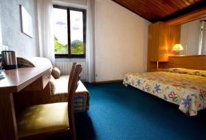 Postel nebo postele na pokoji v ubytování Hotel Rifugio Prategiano + 37 fotografií
