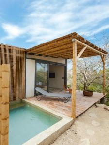 Piscina di Eolia Sustainable Design Hotel o nelle vicinanze