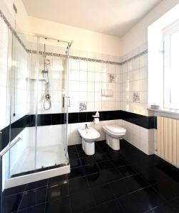 a bathroom with a shower and a toilet and a sink at Comfort Rooms Vinum in Civitanova Marche
