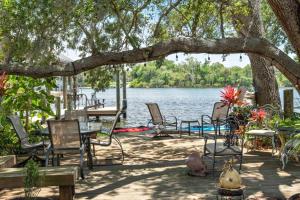 Gallery image of Riverfront Oasis Stunning Inside and Out Remodeled 3BR Riverfront Home with Hot Tub and personal paddle boats with Access to the Gulf in Riverview
