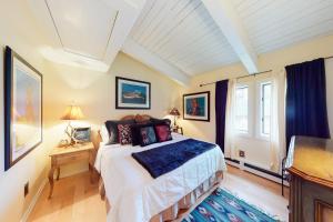 a bedroom with a large bed and a window at Peaceful Woodbridge Hideaway in Snowmass Village