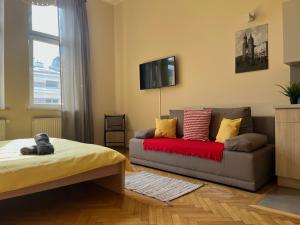 a living room with a couch and a bed at Cheerful Corner in Krakow