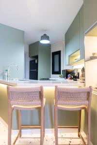 Köök või kööginurk majutusasutuses Nabeel Homes - Designer Seaview Condo - 208