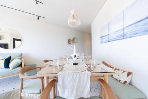 Istumisnurk majutusasutuses Nabeel Homes - Designer Seaview Condo - 208