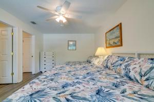 Voodi või voodid majutusasutuse Pool Access Homosassa Home Near Boat Launch! toas