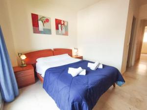 Posteľ alebo postele v izbe v ubytovaní Spacious 4 bedroom with parking in town centre, Nerja