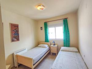 Posteľ alebo postele v izbe v ubytovaní Spacious 4 bedroom with parking in town centre, Nerja