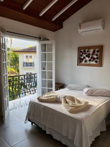 Cama ou camas em um quarto em Pousada Portal de Paraty- COM GERADOR DE ENERGIA mais 37 fotos