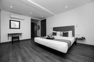 Ένα ή περισσότερα κρεβάτια σε δωμάτιο στο OYO Townhouse 068 Sohna Road 2
