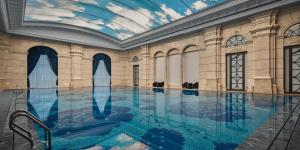 Bazén v ubytování Crowne Plaza Dongying by IHG nebo v jeho okolí