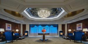 Posezení v ubytování Crowne Plaza Dongying by IHG