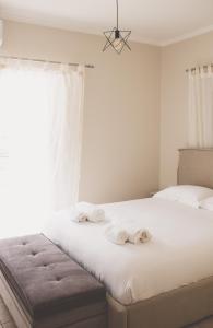 Posteľ alebo postele v izbe v ubytovaní Zeus Apartment Nafplio 60m2