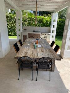 En terrasse eller udendørsområde på Villa Paolo - Rosa Marina Ostuni