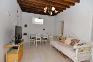 Area tempat duduk di Mykonos 4 bedroom Cycladic home with free parking