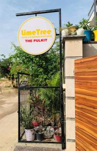Aed väljaspool majutusasutust Lime Tree Hotel Pulkit Gurgaon-Artemis Hospital, Nearest Metro Huda City Centre