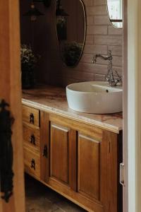 a bathroom with a sink and a mirror at Hinterland Luxury Stay - Eastnor in Montville