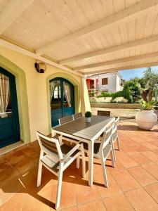 Gallery image of Jennas-Libeccio Apartment in Àrbatax