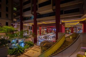 上海的住宿－上海商城酒店式服務公寓，城市的自动扶梯